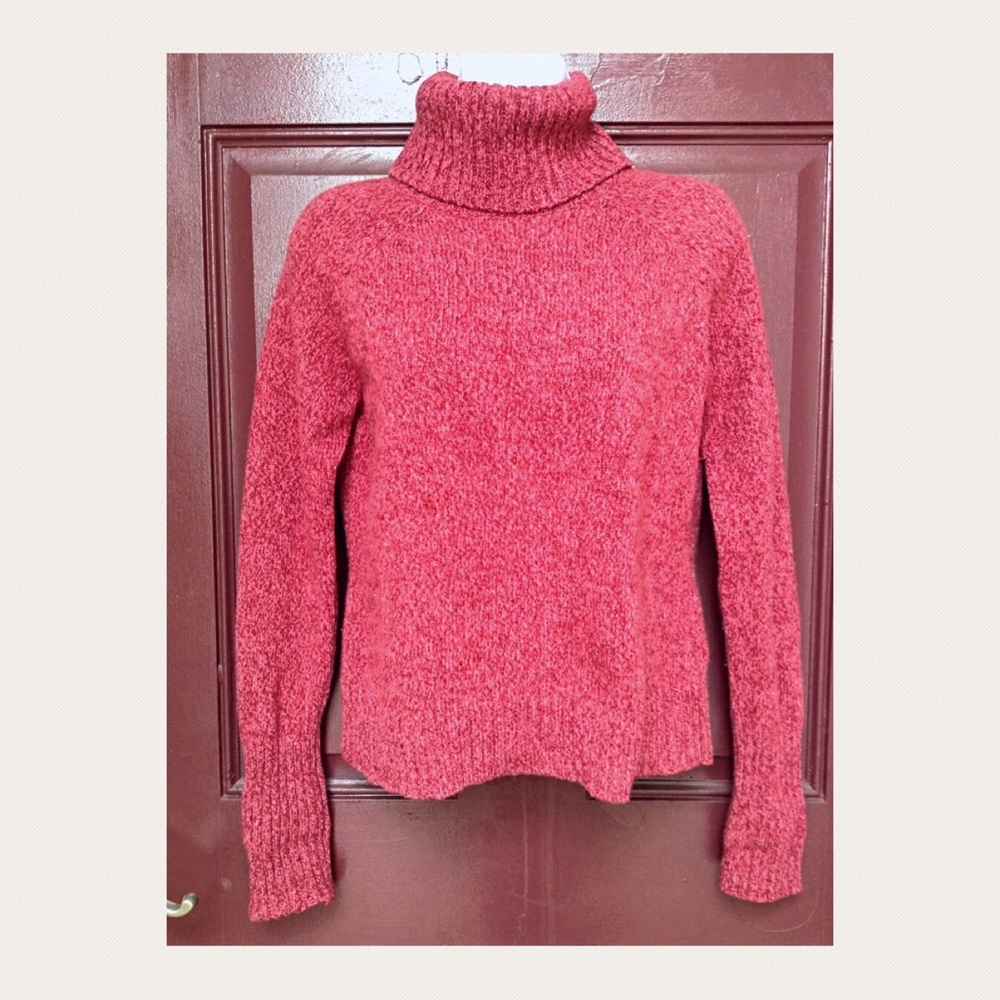 Heather Red Wool Turtleneck Size M